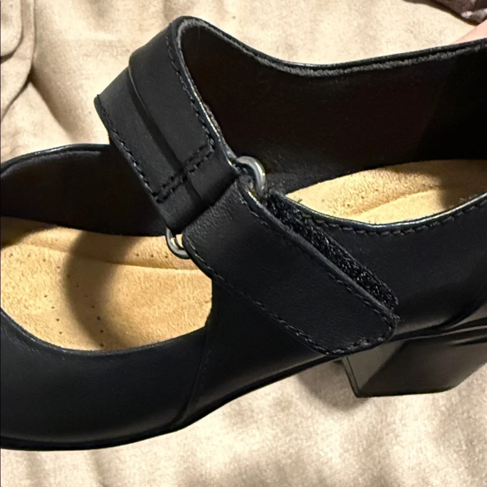 Black Women's Mary Jane Shoes -Clarks 7.5 - Picture 10 of 10